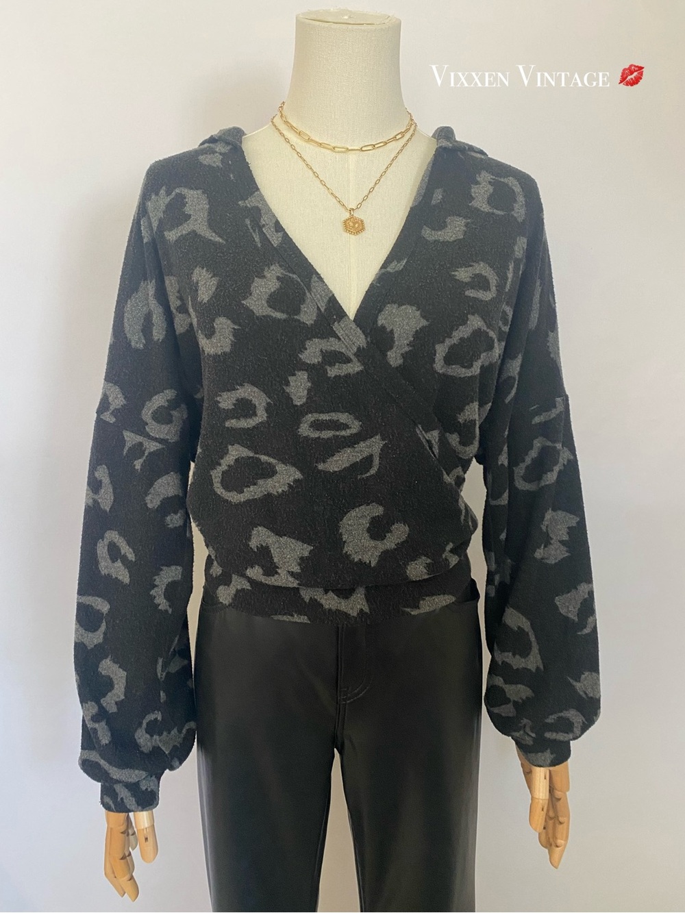 VINTAGE HAVANA OVERSIZED CROSSOVER CROPPED LEOPARD HOODIE SWEATSHIRT IN BLACK